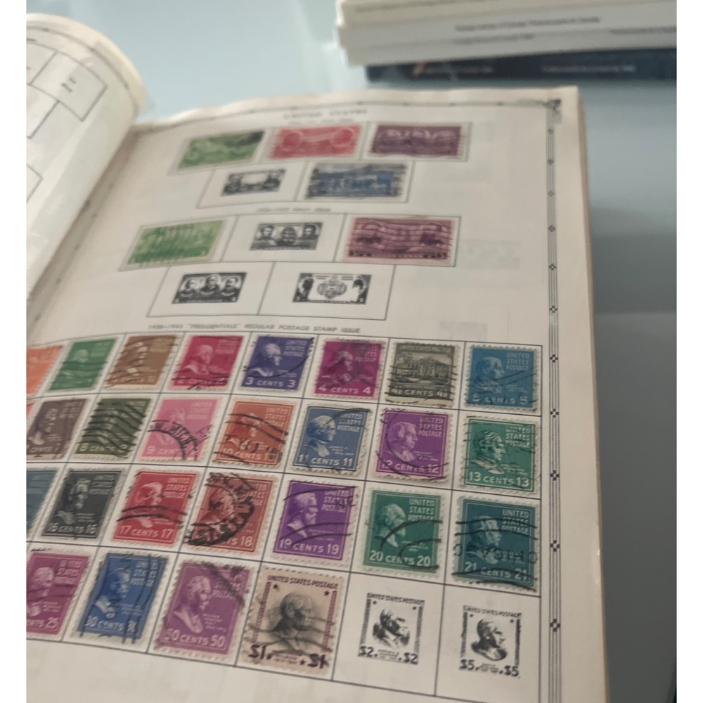 Classic Stamp Collection Album - Picture 2 of 11